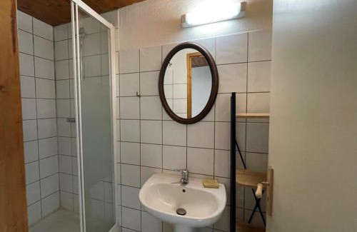 Chatel-Montagne House | Écrin de Verdure à Châtel-Montagne pour Déconnexion Romantique - FR-1-489-447