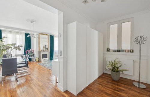 17th Arrondissement Apartment | Élégance parisienne près des Champs-Élysées