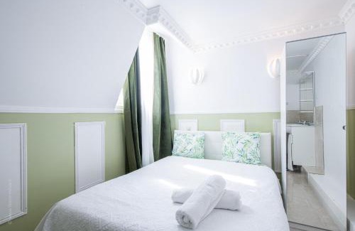 17th Arrondissement Batignolles-Monceau Apartment | Évasion à 15 Minutes de Paris Logements Privés