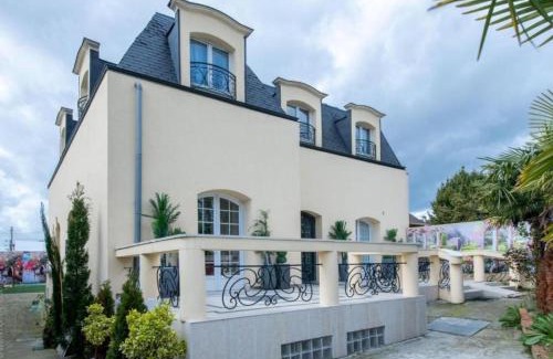 17th Arrondissement Batignolles-Monceau Apartment | Évasion à 15 Minutes de Paris Logements Privés