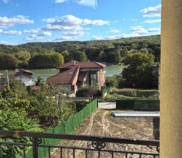 Bozhichen Villa | Вила Езерото