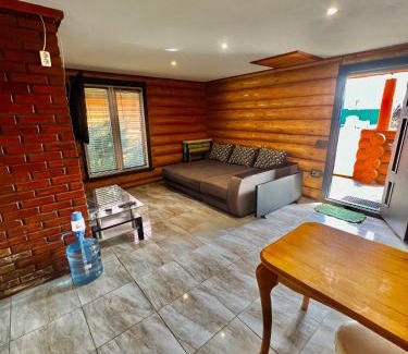 Holosiivskyj Hotel | Гостевой дом Фестивальный