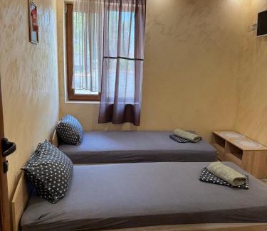 Dolna Mitropoliya House | Квартири ЦЕНТРАЛ