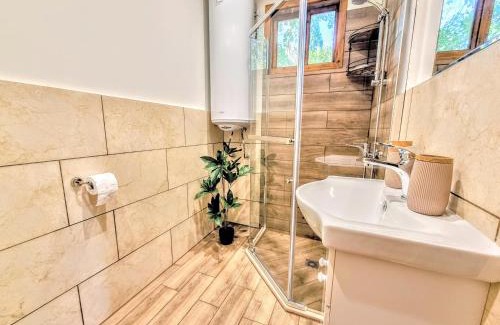 Mezdra Apartment | Къмпинг и Бунгала Брусен Хил - Camping and Bungalows Brusen Hill