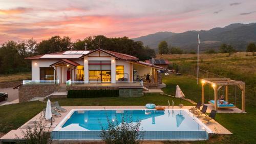 Apriltsi Villa | Къщата на Mечтите/House of the Dreams