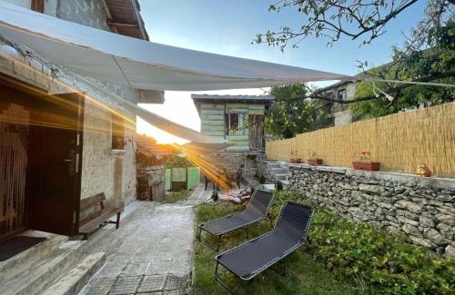 Luki House | Къща за гости Вино от глухарчета