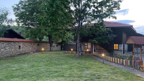 Elena House | Къща за гости Роза