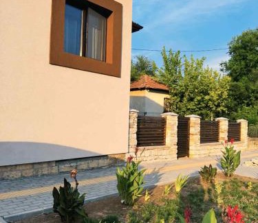 Lukovit Villa | Къща за гости "Хармония" - Луковит