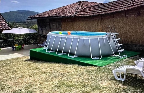 Elena House | На баба и дядо