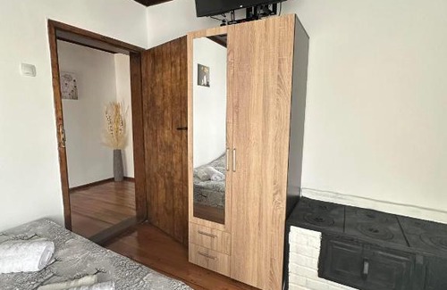 Elena House | На баба и дядо