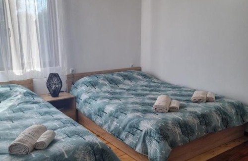 Elena House | На баба и дядо