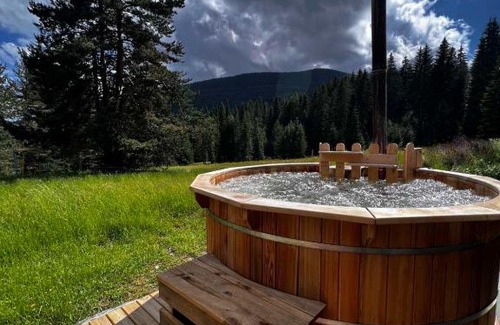 Semkovo Cabin | Райски кът “Еленова поляна”