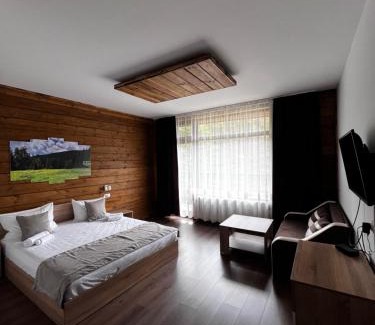 Semkovo Cabin | Райски кът “Еленова поляна”