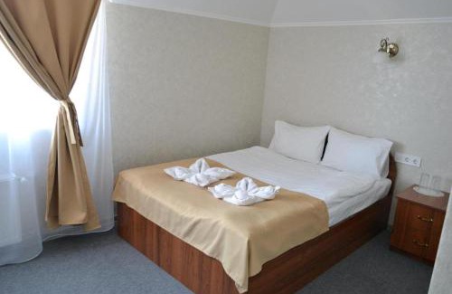 Vyshhorod Hotel | Три Сімки
