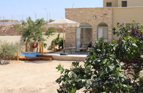 Merhav Am Cabin | אבן על הנחל