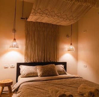 Merhav Am Cabin | אבן על הנחל