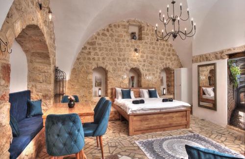 Safed Old City Hotel | אבני החושן - סוויטות יוקרה בצפת העתיקה - Avnei Hachoshen - Luxury Suites in the Old City