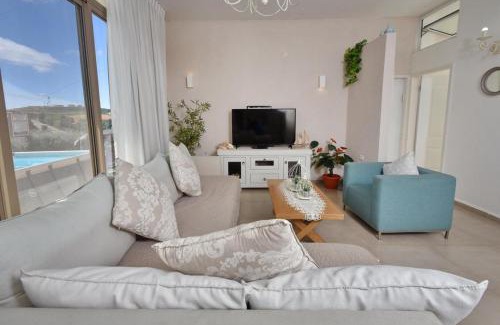 Kerem Ben Zimra Apartment | וילה לוזון - וילה מקסימה עם בריכה פרטית בכרם בן זמרה