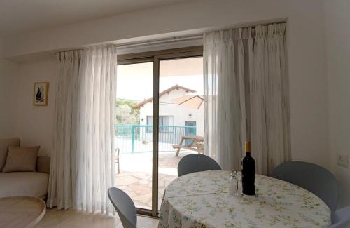 Livnim House | חווייה של שקט- מתחם שלם עם בריכה- רק בשבילכם