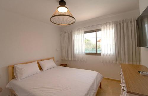 Livnim House | חווייה של שקט- מתחם שלם עם בריכה- רק בשבילכם