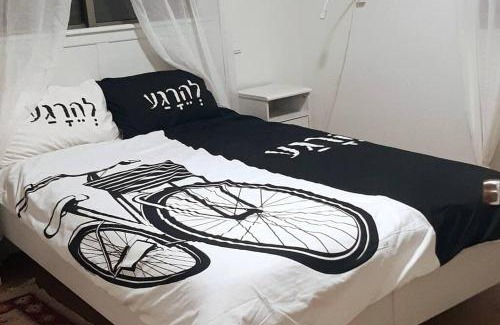 Emek Izrael Apartment | יחידת דיור נעימה, יפה ומוארת עם חצר קדמית גדולה