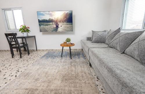 Tel Mond Apartment | נוף לפרדסים - דירת מהממת עם 2 חדרי שינה ומרפסת גג