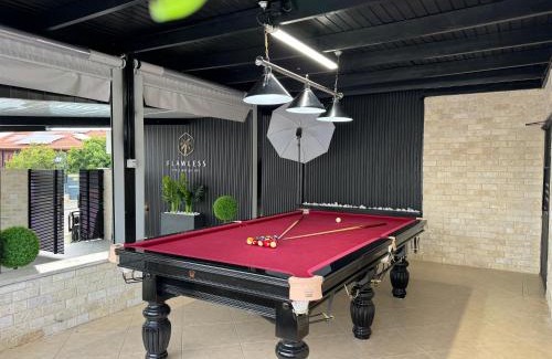 Tel Aviv Apartment | פלואלס - וילת יוקרה עם 4 חדרי שינה ובריכה