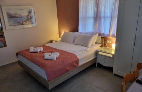 Ein Karem Cabin | "פנינת עין כרם" יחידות ורד ואגוז