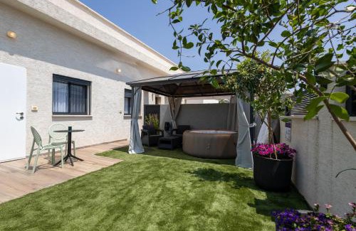 Bruchim Qela' Alon Apartment | צימר נחלים - בקיבוץ הגושרים