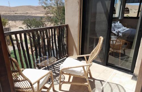 Merhav Am Cabin | שיח מדבר לינה בנגב Burning Bush Negev