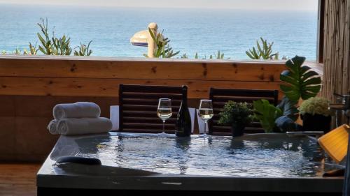 Netanya Apartment | שירת הים -עם מרפסת עץ ובריכת זרמים פרטית חוף צאנז לציבור החרדי