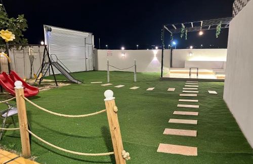 Al Aqiq Ski Chalet | شاليه وحديقة التوت بمسبح