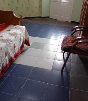 Mansoura Apartment | غرفه واحده فقط داخل شقه بها سرير ١٢٠ سم ومروحه ودولاب وكراسي