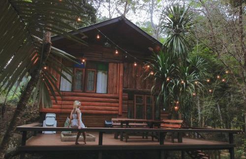 Chiang Dao District Bed & Breakfast | บ้านเคียงธาร โฮมสเตย์ แม่แมะ Cascade Lodge