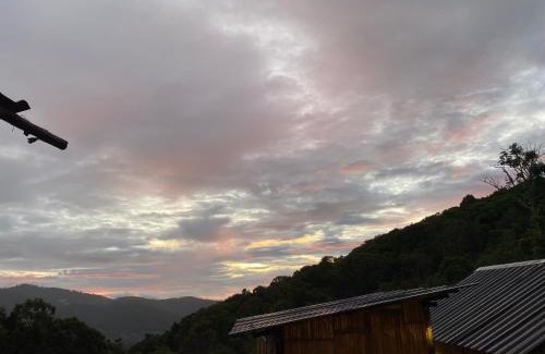 Chom Thong Resort | ม่านป่ามองเขาเฮ้าส์