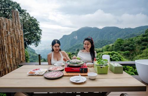 Mae Sai Ski Chalet | ม่านหมอก ผาฮี้