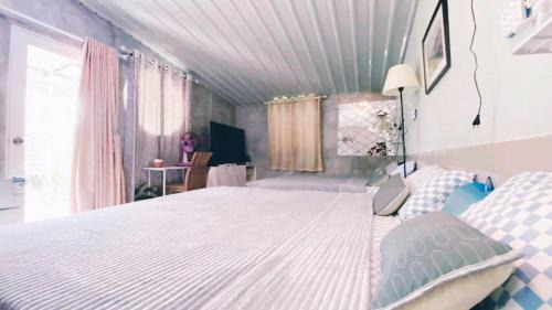 Wang Nam Khiao House | อุ่นฟ้าอิงดาว Minimal