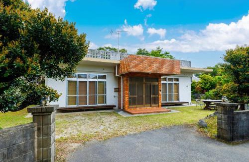 Izumi House | ジャングリアすぐ近くのGrandmas House 山の宿は一棟貸でBBQ可能