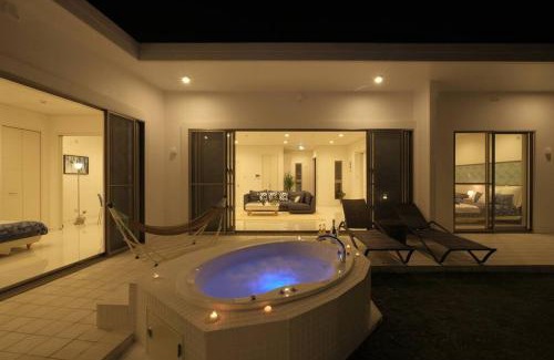 Nakijin Villa | ペットOK！ビーチサイドのジャグジー付き贅沢空間 ~The Kouri~