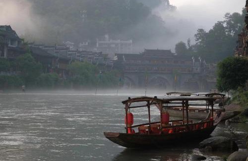 Fenghuang House | 凤凰古城柿子小院民宿大床房