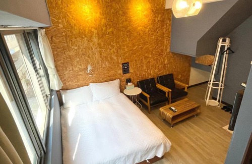 University District Apartment | 台中一中街格雷熊