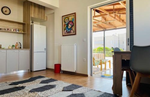Agia Paraskevi Apartment | 地铁站旁,免费停车位,距机场15分钟车程,独享80平米露台和美景,星空帐篷,舒适淋浴,宽敞3间房3张双人床公寓