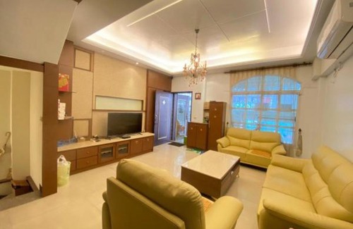 West District Villa | 天晴 包棟旅宿(近家樂福夜市)