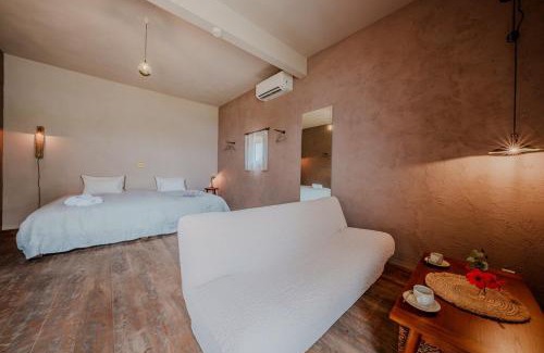 Miyakojima Villa | 宮古島の自然豊かで静かなエリアroom0オリジナルインテリア小物が溢れる空間