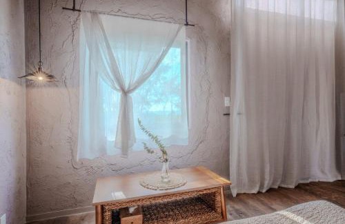 Miyakojima Villa | 宮古島の自然豊かで静かなエリアroom0オリジナルインテリア小物が溢れる空間