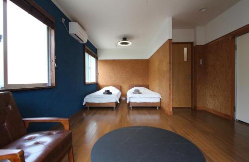 Aka Hotel | 宿 ウラケラマ Urakerama