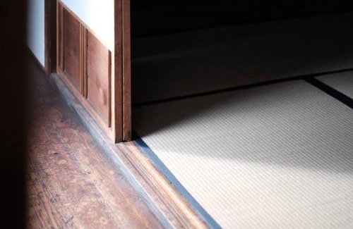 Uno Apartment | 日々の宿しののめ102 宇野駅から車で5分 直島へ 最大8名様 古民家