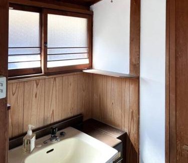 Uno Apartment | 日々の宿しののめ102 宇野駅から車で5分 直島へ 最大8名様 古民家