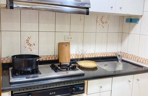 Xinyi Apartment | 暮光公寓 x 健身教練|台北 101 |Pool|夜市 |cafe|MRT捷運站|Gym