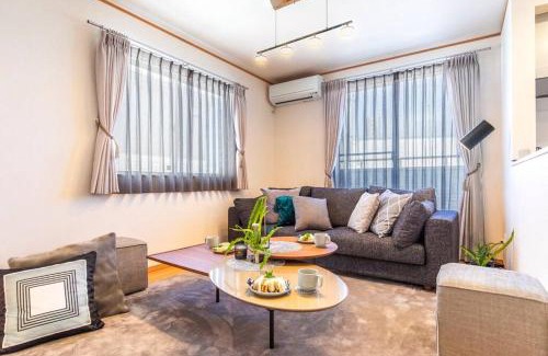 Tokeshi Villa | 沖縄を北から南まで楽しみたい方にピッタリ!近場にはエメラルドグリーンに輝くビーチもあります